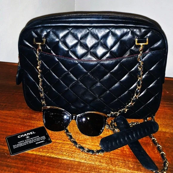 CHANEL Black Quilted Chain Shoulder Bag - Picture 5 of 8